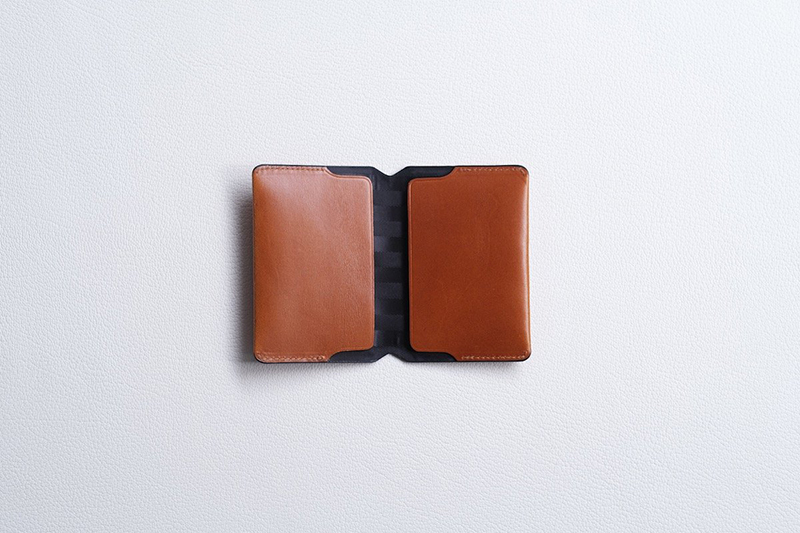 Thiết kế sáng tạo của chiếc ví da bò khắc tên logo của DDLALA